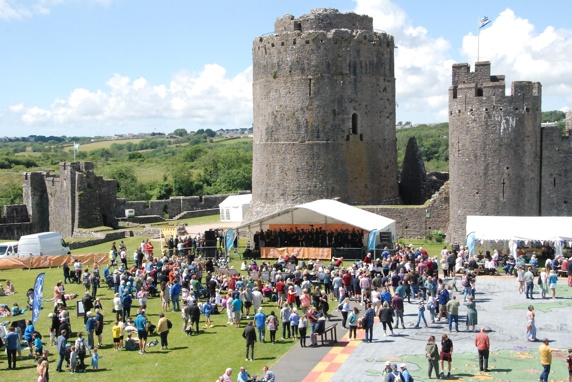pembroke-castle-lifeboat-festival-16-06-2024-76.jpg