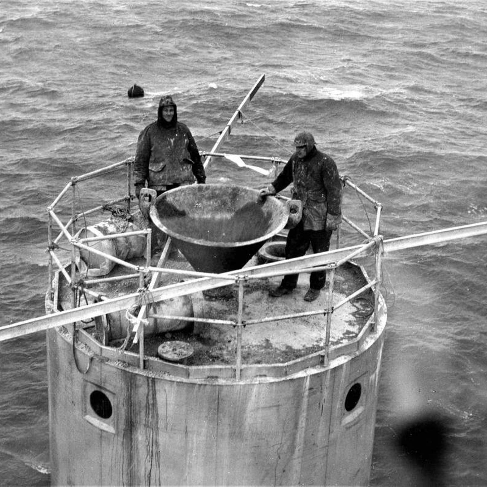 the-original-installation-of-the-mid-channel-rock-lighthouse-2.jpg