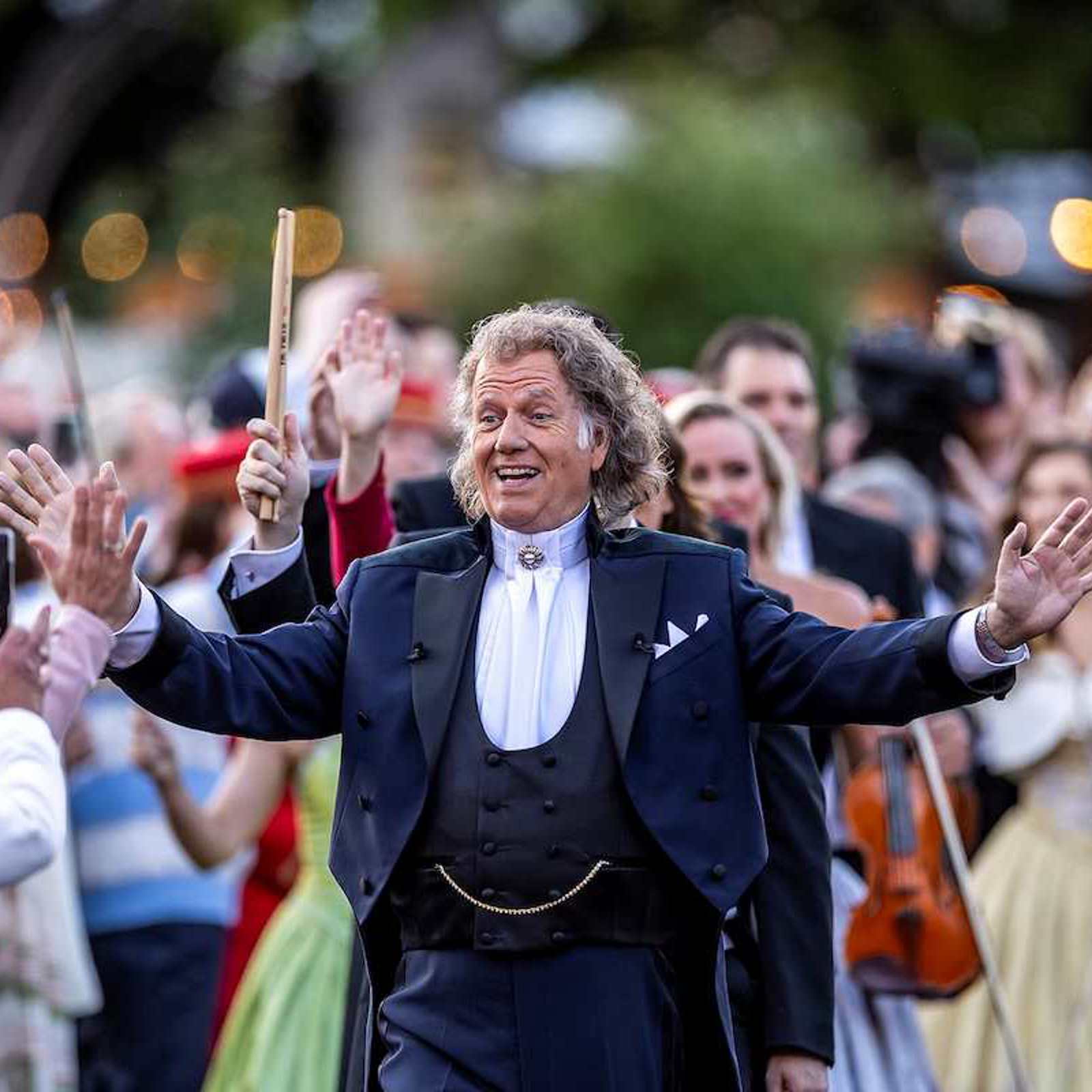Waltz The Night Away! Credit Andre Rieu Productions Piece Of Magic Entertainment RESIZE