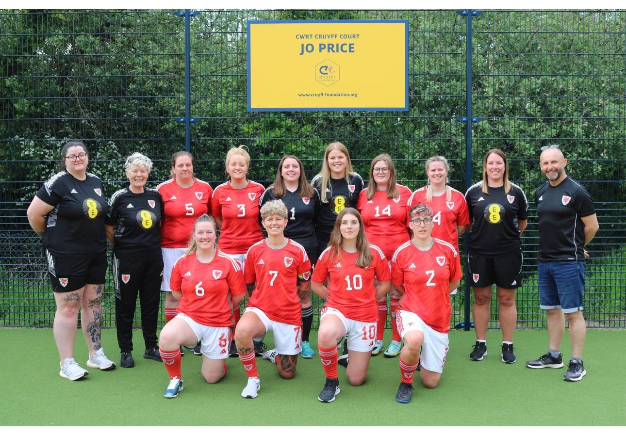 wales-squad.jpg