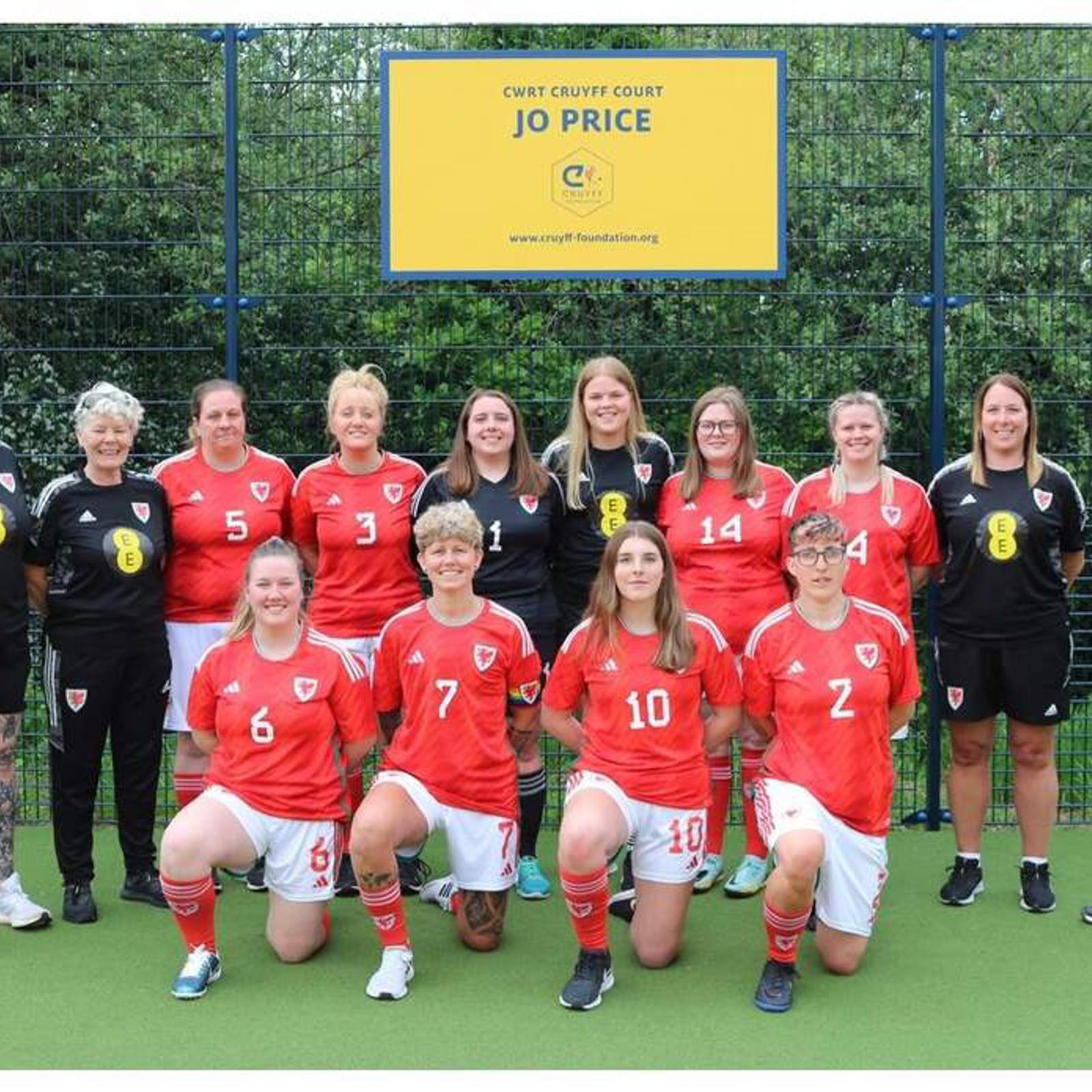 wales-squad.jpg