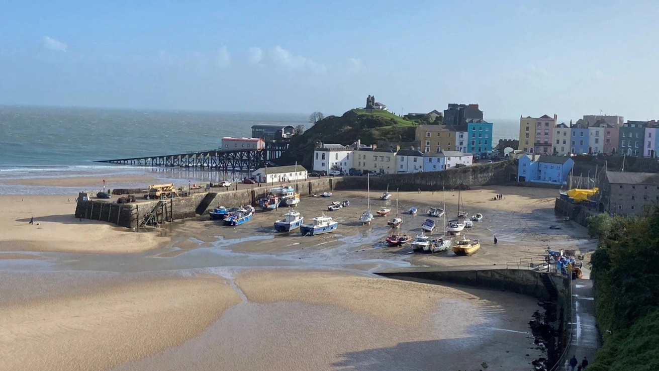 Tenby Harbour Harbwr Dinbych Y Pysgod Cropped