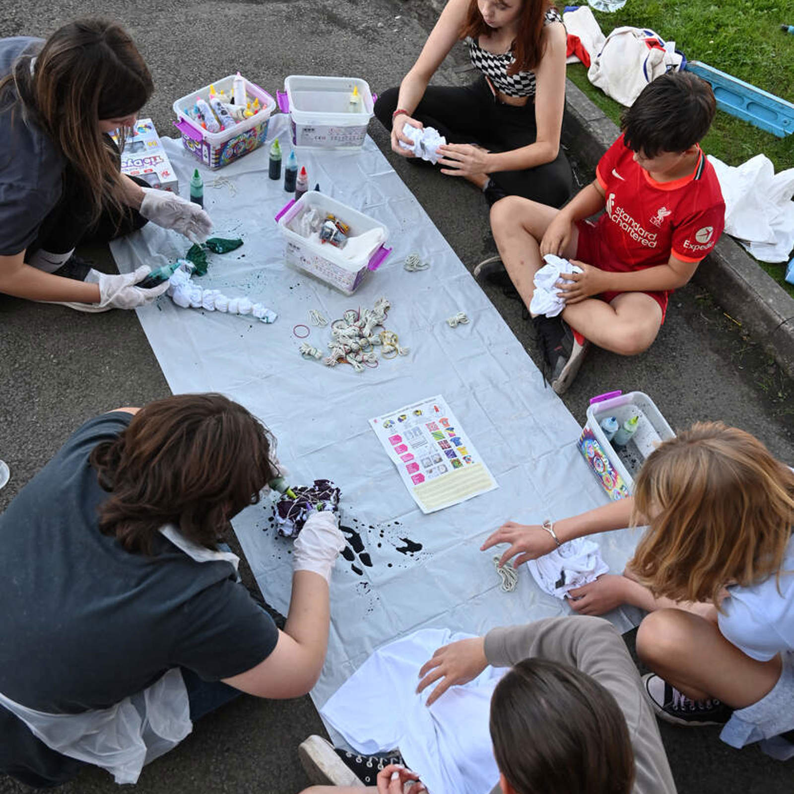 young-people-enjoy-tie-dye-activities-at-under-the-bridge-1.jpg