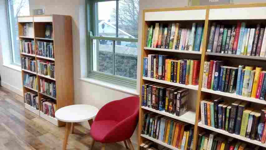 Narberth Library 1 Llyfrgell Narberth 1