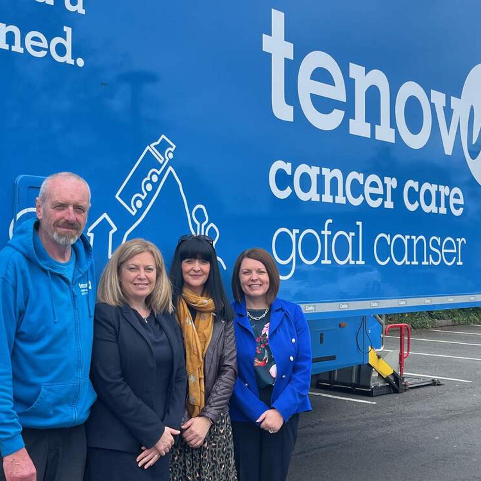 ashmole-co-partners-visit-tenovus-cancer-care-mobile-unit.jpg