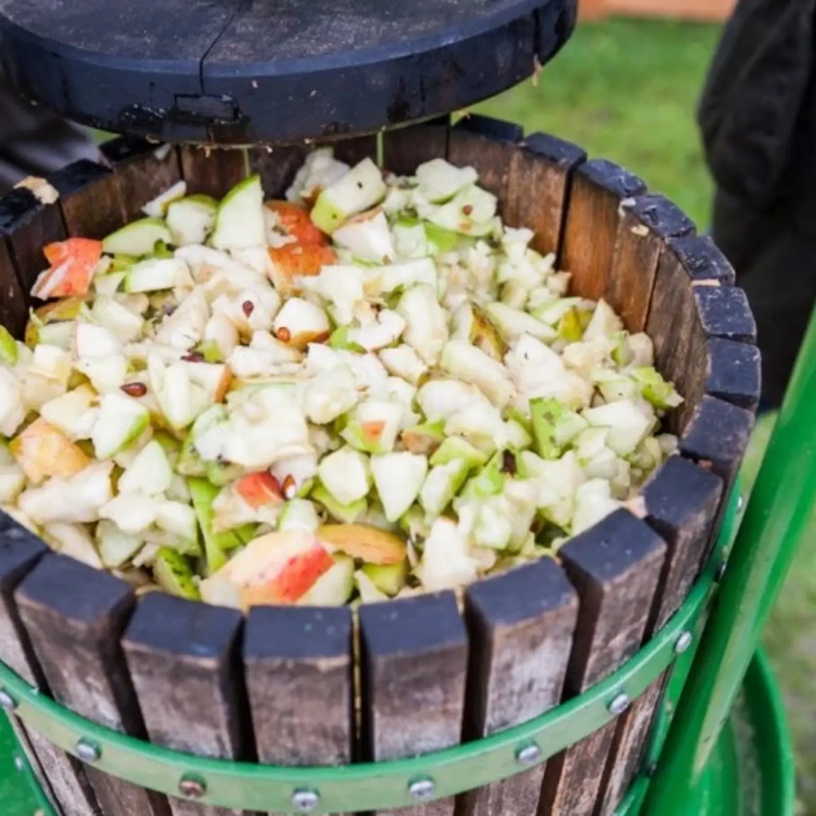 Apple Pressing 1